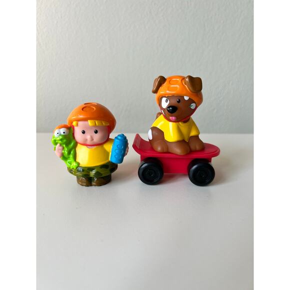 Fisher-Price Other - Fisher-Price Little People Skateboarding Figures Skateboard Park Playset 2009